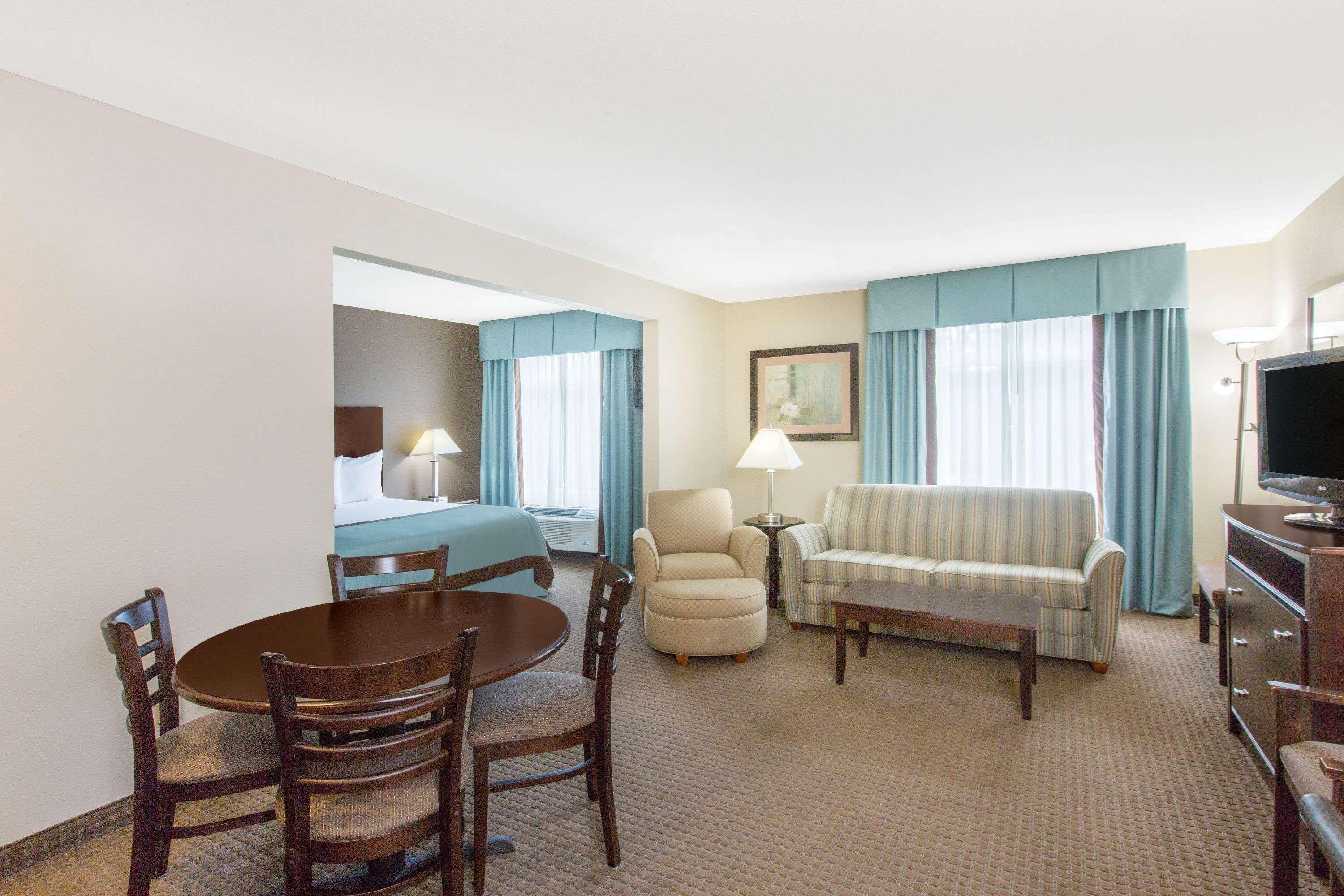 Wingate By Wyndham Southport Hotel Luaran gambar